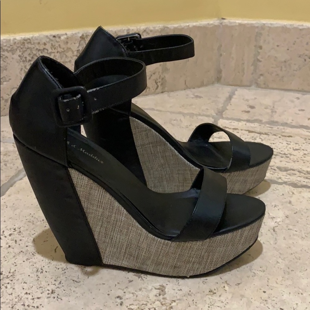 Black wedges
